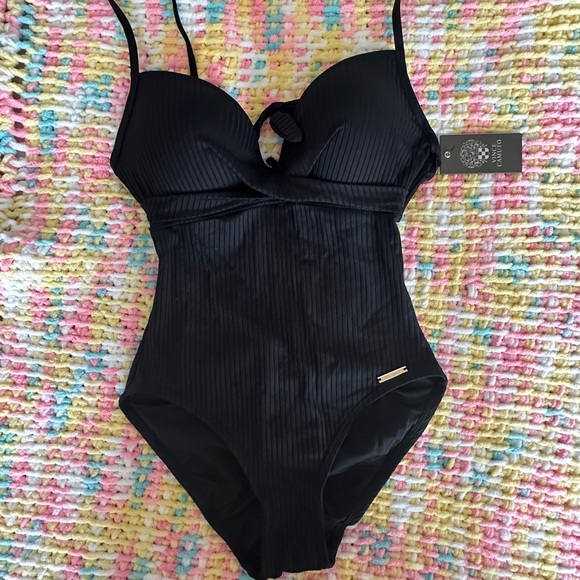 Vince Camuto - Picture 2 of 4